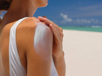 Πόσο καλό μας κάνει το αντηλιακό; Τελευτ...