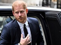 Βασιλιάς Κάρολος: Επιστρέφει εκτάκτως στ...