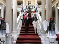 Τα πρώτα κλικ της Βασιλικής επίσκεψης απ...