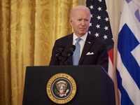 Μπάιντεν: “Θα σκεφτόμουν να αποσυρθώ μόν...