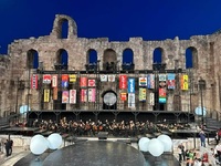 Μεγάλος «ντόρος» για το σκηνικό της Λυρι...