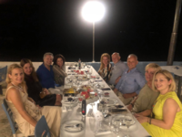 Παραθαλάσσιο δείπνο με πατρινούς φίλους ...