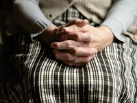 Ραγίζει καρδιές η ηλικιωμένη που έκλεψε ...