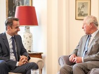 Ο Κάρολος δέχτηκε την πρόσκληση Μητσοτάκ...