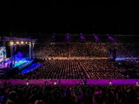 Συγκίνηση στη συναυλία για τον Καζαντζίδ...