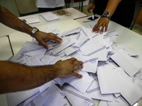 Μετρούν από την αρχή τους σταυρούς των υ...