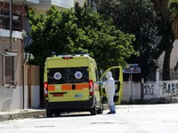 Κορωνοϊός: Ο διάλογος διασώστη του ΕΚΑΒ ...