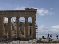 Χαμός με την ταινία «Ξεπαρθενών» – Τι απ...