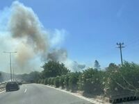Μεγάλη φωτιά στη Ραφήνα δίπλα σε διάσπαρ...
