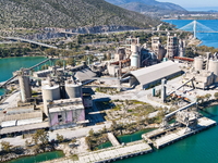 Δείτε από ψηλά την εγκαταλελειμμένη τσιμ...