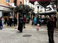 Πάτρα: Κοσμοσυρροή στη Ρήγα Φεραίου για rapid test