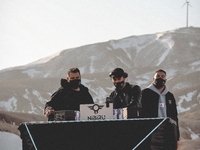 NIBIRU: Έξι Πατρινοί φίλοι παίζουν μουσι...