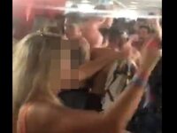 Daily Mail: Κορωνο...πάρτι Βρετανών σε π...