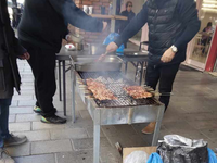 Πώς γιορτάζει η Πάτρα την Τσικνοπέμπτη; ...