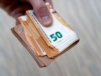 Χαμός στις Σέρρες – Άγνωστος μοίραζε χρή...