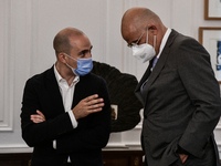 Οι απίστευτοι διάλογοι Δένδια- Μπογδάνου...