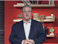 Ο Κουτσούμπας εύχεται για τα 10 χρόνια L...