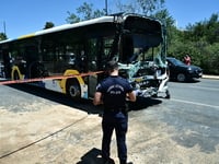 Βούλα: Σύγκρουση δύο λεωφορείων -Τουλάχι...