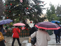 Ο καιρός των Χριστουγέννων: Καταιγίδες σ...