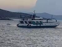 Κολλημένο το φέρι μποτ που έπεσε σε ξέρα...