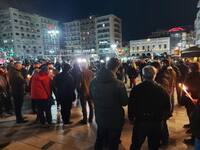 Πάτρα: Έσβησε τα φώτα και άναψε κεριά η ...