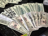 ΑΑΔΕ: «Πλημμύρισαν» τα τελωνεία ευρώ, δο...