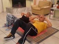 Γυμναζόμαστε στο σπίτι εν μέσω καραντίνα...