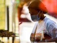 Καθολική χρήση μάσκας το επόμενο μέτρο -...