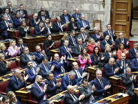 Μετά τους 11 οι 8: Νέα ομαδική ερώτηση β...