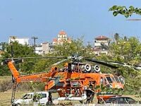 Φωτιά Ηλεία: Το Erickson παραμένει καθηλ...