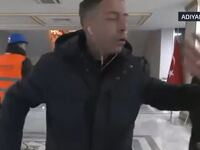 Σεισμός στην Τουρκία: Ρεπόρτερ κρύβει το...