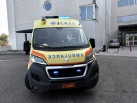 ΕΚΑΒ: Πήγαν να πάρουν τραυματία στα Δεμέ...