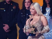 Όλα τα ρεκόρ στα πόδια της: Η Cowboy Car...