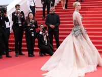 H «πασαρέλα» ξεκίνησε στις Κάννες, ψηφίζ...