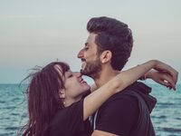 Τα 3 ζώδια που πέφτουν με τα μούτρα σε μία σχέση