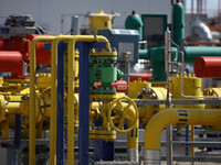 Η Ισπανία ανακοίνωσε πλαφόν στην τιμή φυ...