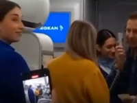 Πρόταση γάμου με μαντινάδα σε πτήση από ...