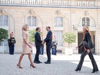 Τι γράφουν στο facebook για την εμφάνιση...