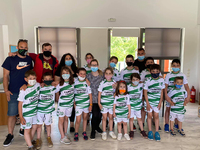 Ο Αστέρας Λεοντίου δίπλα στους μαθητές