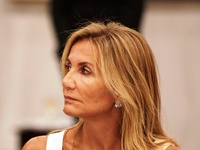 Η Μαρέβα Γκραμπόφσκι αποχαιρετά τη Σοφία...