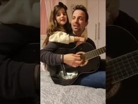 Η κόρη του πατρινού Ανδρέα Κούφη τραγουδ...