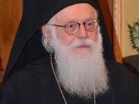 Αρχιεπίσκοπος Αναστάσιος μέσα από τον Ευ...