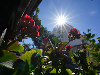 Καιρός- Μαρουσάκης: Ανεβαίνει πολύ η θερ...