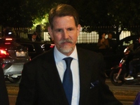 Παύλος Ντε Γκρες: «Όλα είναι false news,...