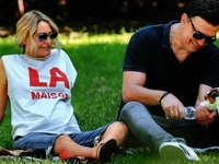 Η Τζένη Μπαλατσινού με φουσκωμένη κοιλίτ...