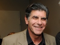 Γιάννης Μπέζος: Τι είπε για τους ηθοποιο...