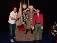 Πάτρα: Στο Royal - αύλειος χώρος η κωμικ...