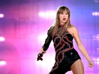 Tέιλορ Σουίφτ, 12 άλμπουμ Νο 1: Κατέρριψ...