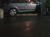 Πάτρα: Αυτοκίνητο κατέληξε σε τραπεζοκαθ...