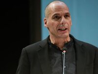 Γ. Βαρουφάκης: “Τα 50 ευρώ να τα δώσει ο...